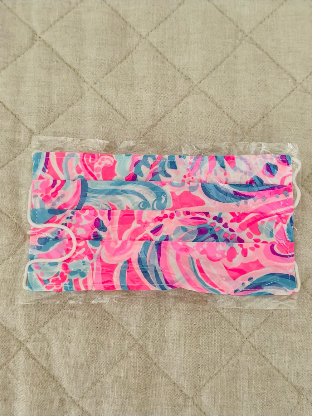 Lilly Pulitzer Face Mask 😷 Pink, Blue & Purple Print. Sealed, NWT 🩷🩵💜